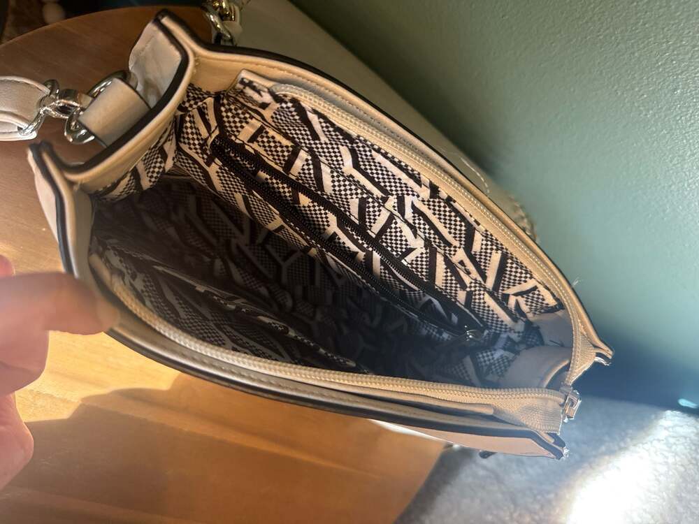 Marc New York Andrew Marc Cream Vegan Leather Crossbody Bag with Silver Chain Tr - Picture 3 of 3